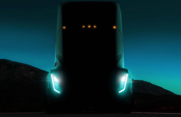 Илон Маск снова перенес презентацию электрического грузовика Tesla