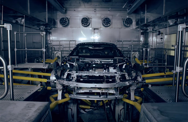 Видео: процесс сборки BMW i8 Roadster